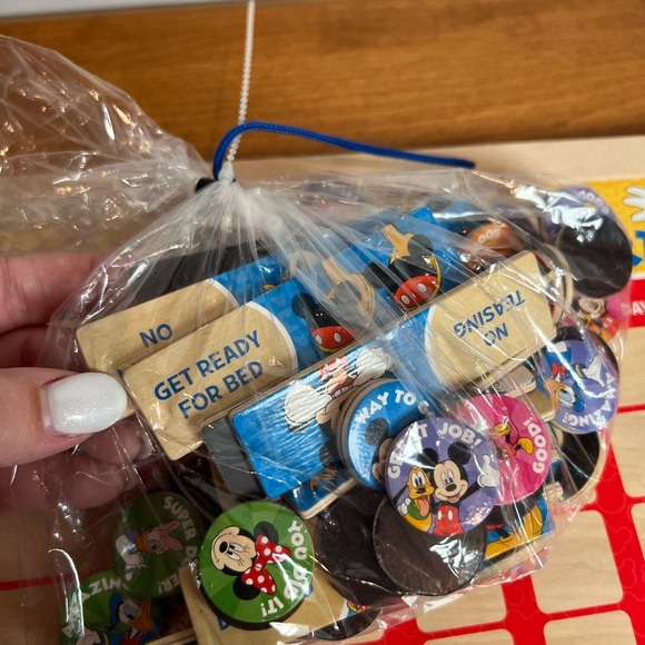 Melissa & Doug x Disney My Magnetic Responsibility Chart - Picture 4 of 6